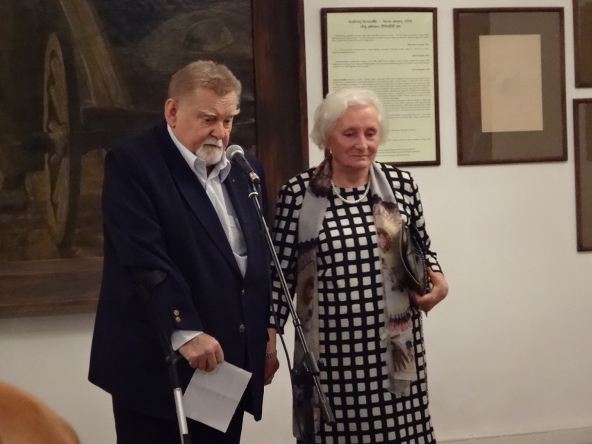 Dyrektor Muzeum Andrzej Toczewski i pani Roma Chabrowska