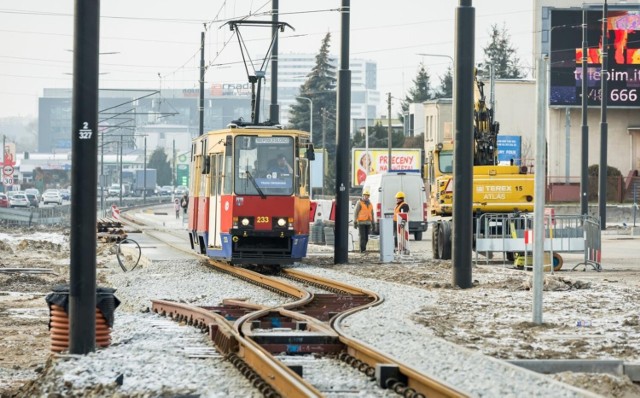 Z powodu mijanki na Fordońskiej pasażerowie od 1,5 roku tracą sporo czasu. Od poniedziałku ruch ma się odbywać znowu po dwóch torach