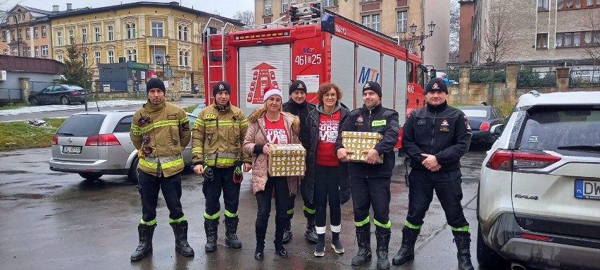 "Szlachetna Paczka" od strażaków i pracowników Komendy Powiatowej Państwowej Straży Pożarnej w Kłodzku 