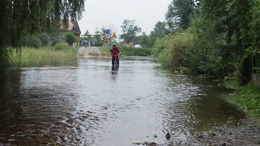 Mieszkańcy Biłgoraja: Woda odcięła nas od świata (ZDJĘCIA)