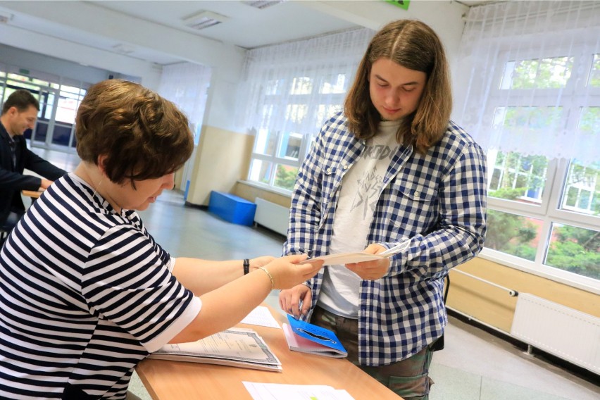 Wyniki matur 2015. Jest źle. 26 proc. osób nie zdało...