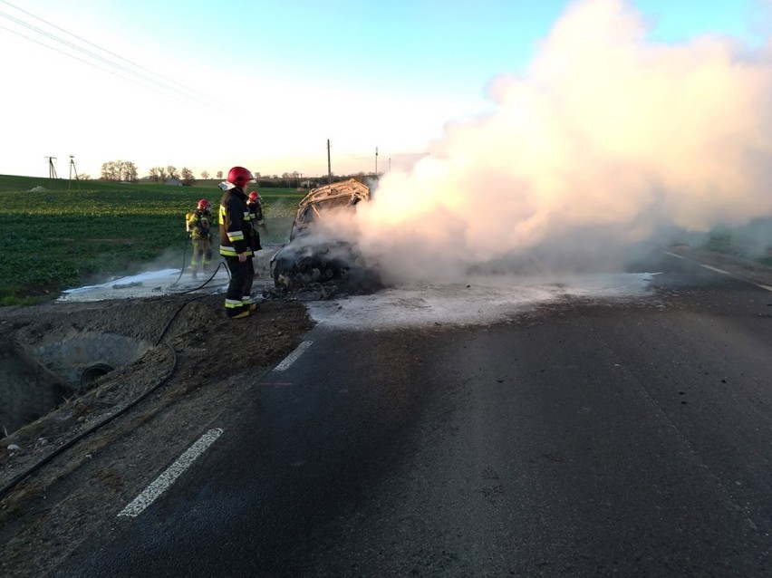 Pożar samochodu w Dąbrówce Malborskiej