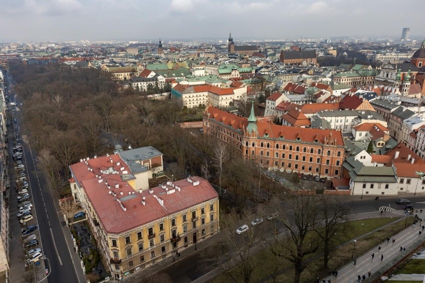 Pośród obiektów wpisanych do ewidencji zabytków (a nie do...