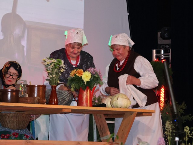 Atrakcyjne radziejowskie wydarzenie kulturalne zakończono degustacją potraw z kapustą w roli głównej