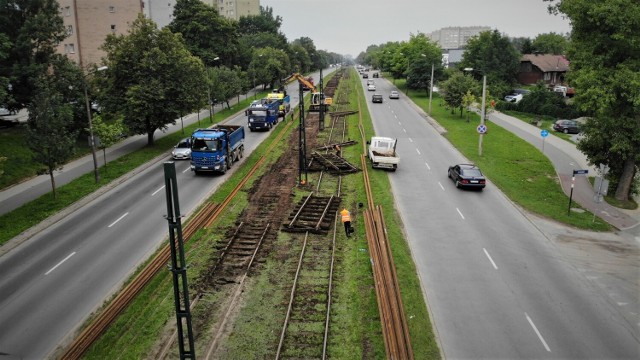 Trwa demontaż zużytego torowiska przy ul. Kocmyrzowskiej