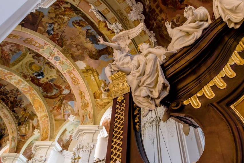 Opactwo Pocysterskie w Krzeszowie to Europejska Perła Baroku. Kompleks i jego bogata historia zachwyca 