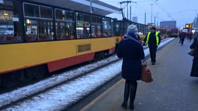 Awaria tramwajów, Warszawa. Zablokowany ruch w obie strony przy dworcu Centralnym