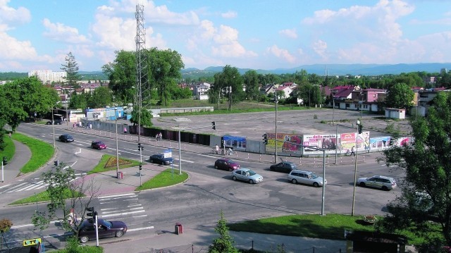 Teren wykupiony od miasta i spółdzielni Twórczość, na którym warszawski inwestor chce budować galerię handlową