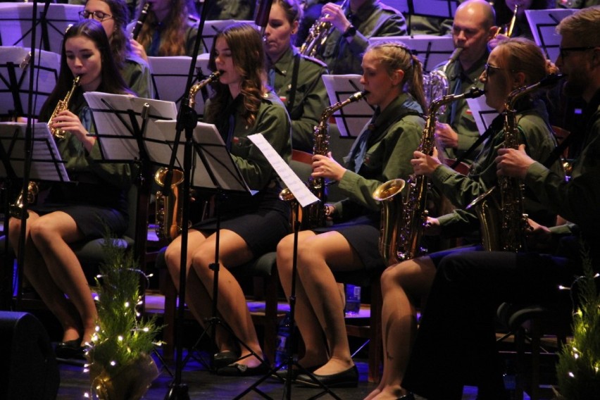 Tczew: Harcerska Orkiestra Dęta gra, fenomenalny Janusz Radek śpiewa [ZDJĘCIA, WIDEO]