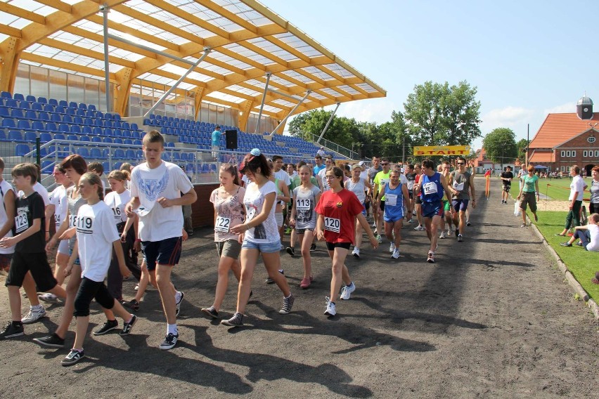 W upalne popołudnie, przy ponad 30 stopniach, ściagali się na dystansie 3 okrążeń wokół jeziora