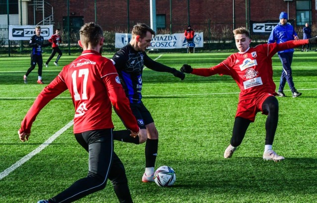 Pierwszy mecz kontrolny rozegrały w sobotę III-ligowy Zawisza Bydgoszcz i IV-ligowa Wda Świecie. Sparing odbył się na boisku Gwiazdy w Bydgoszczy.
