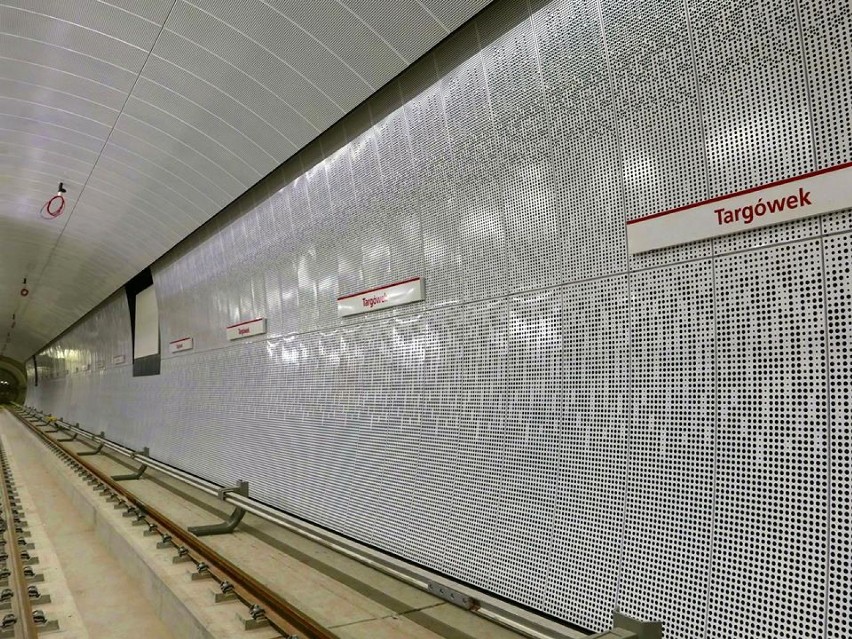 Metro na Targówku już prawie gotowe. Na pozostałych stacjach...