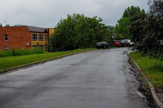 Tak wyglądała ulica Gwiezdna po załataniu dziur w maju 2019 roku. 

Zobacz kolejne zdjęcia. Przesuwaj zdjęcia w prawo - naciśnij strzałkę lub przycisk NASTĘPNE