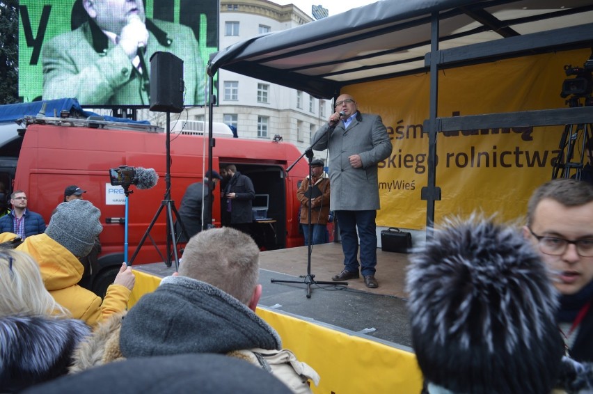 Ostry protest naszych rolników w Warszawie przeciwko zakazowi uboju rytualnego [FOTO]
