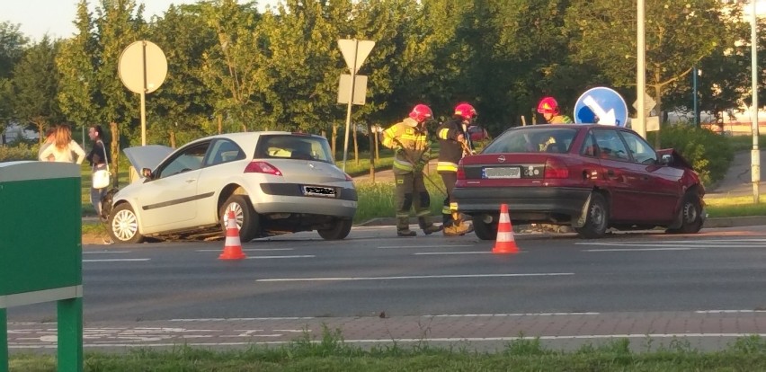 Przy ulicy Poznańskiej w Inowrocławiu zderzyły się dwa auta