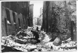 Niepublikowane zdjęcia Warszawy z lat 40. Ruiny, odbudowa i... wyścigi samochodowe
