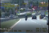 Kraków. Kierując motocyklem bez uprawnień przekroczył limit prędkości o 102 km/h 