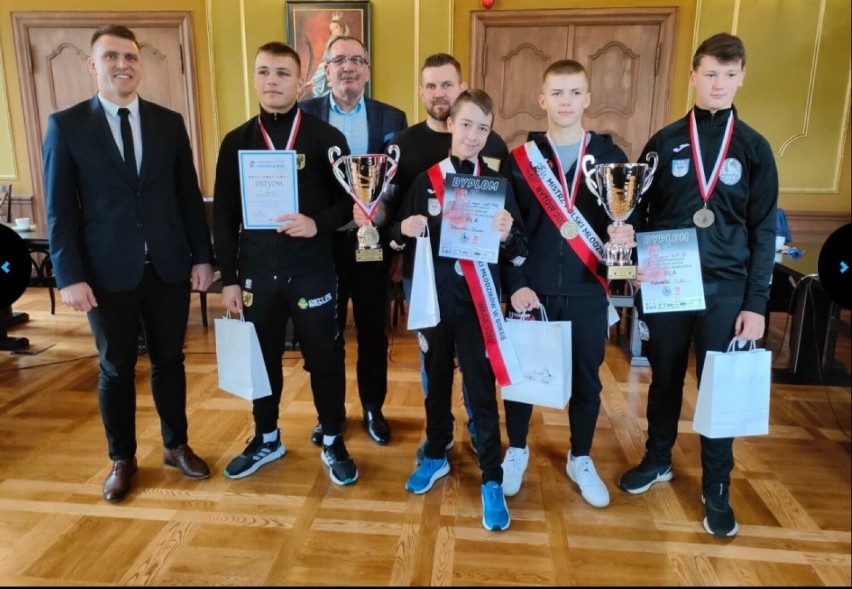 Medaliści Mistrzostw Polski Młodzików w boksie spotkali się z burmistrzem Bytowa