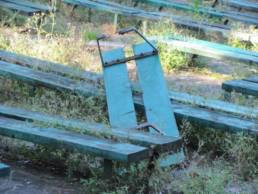 Pabianiczanie przyzwyczajają się do Parku Wolności bez trybun