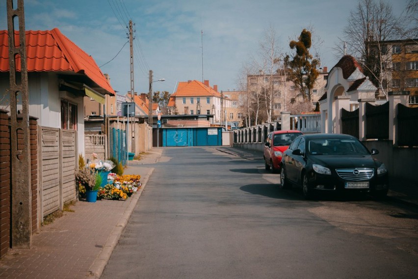 Ulice Obornik w drugim dniu wprowadzenia ograniczeń w przemieszczaniu