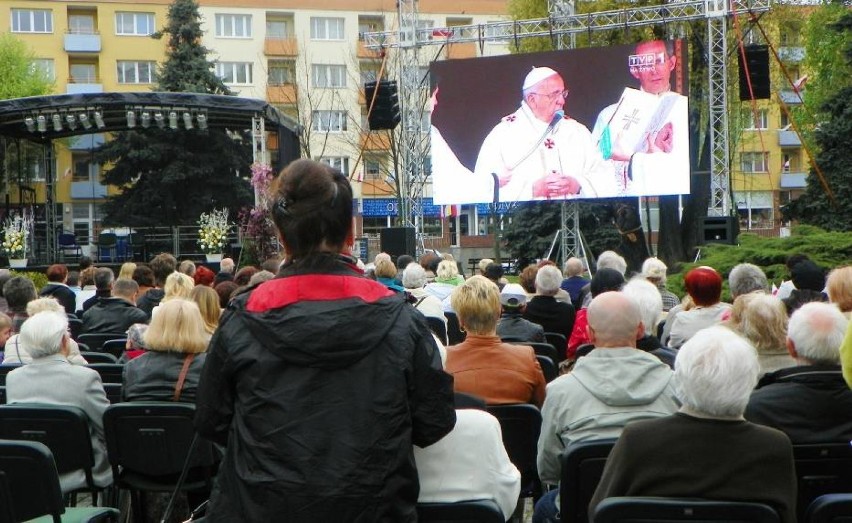 Św. Jana Paweł II bywał w Pile. Pewnego razu wypadł z kajaku - jakie jeszcze miał u nas przygody? Dziś mija 18 lat od Jego śmierci 