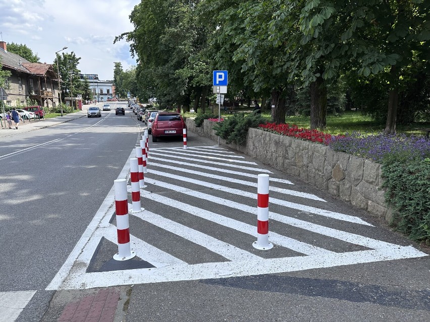 W Bochni przy Plantach ubyło miejsc postojowych przez zmianę sposobu parkowania. Burmistrz zapowiada interwencję, jest jedno "ale"