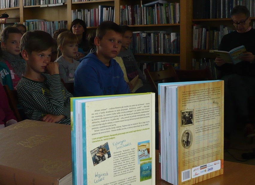 Malbork. Biblioteka na Starym Mieście gościła pisarzy "na walizkach"