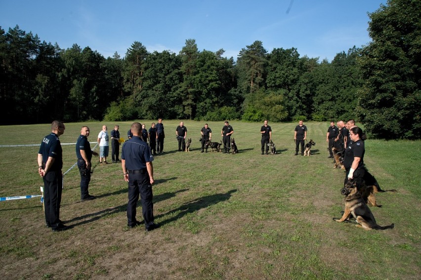 Policyjny pies Pako wraz z opiekunem z Rypina na podium Eliminacji Wojewódzkich do XVIII Kynologicznych Mistrzostw Policji [zdjęcia]