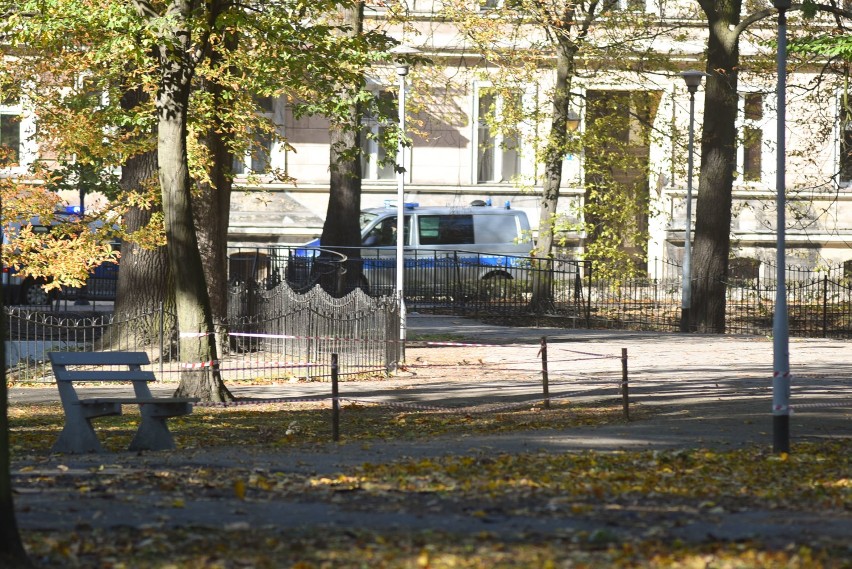 Próba samobójcza w parku w centrum Leszna