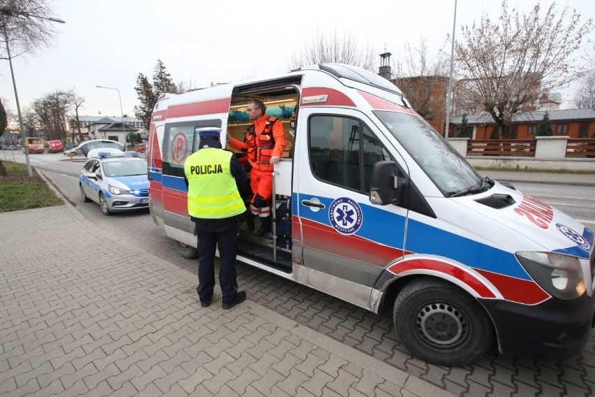 Wypadek w miejskim autobusie w Kielcach. Pasażerka trafiła do szpitala