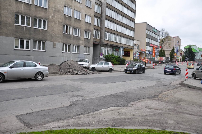 Trwaja prace przy remoncie ulic Targowej i Naruszewicza [FOTO]