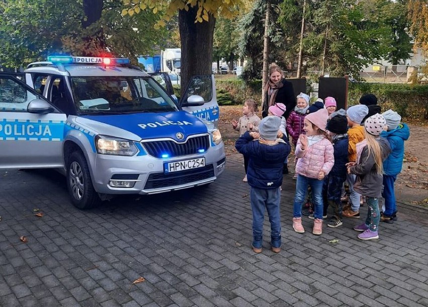 Malbork, Stare Pole. Dzielnicowi odwiedzili przedszkolaków w ramach akcji „Bezpieczna droga do szkoły”