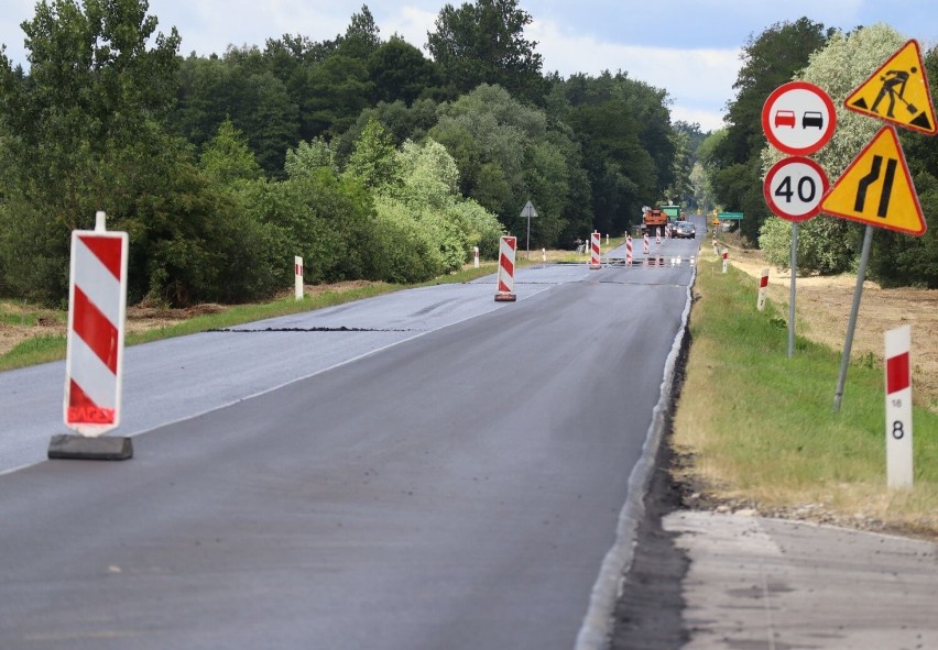 Powiat chełmski. Trwa ofensywa drogowa. Na remont szosy czekali latami