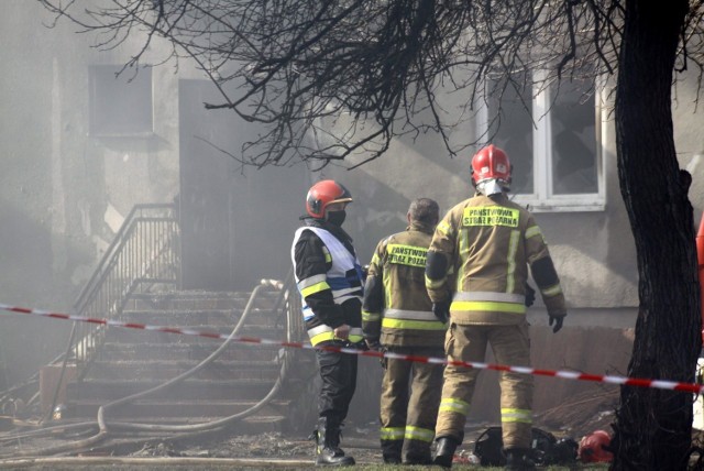 Akcja gaśnicza pożaru, jaki wybuchł w budynku komunalnym przy ul. Wrońskiej 5B w Lublinie była jedną z najdłużej prowadzonych interwencji lubelskich strażaków w 2021 roku