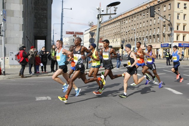 Orlen Warsaw Marathon - kilkanaście tysięcy biegaczy wystartowało w biegu maratońskim [ZDJĘCIA 1/5]
