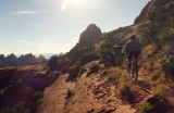 Amerykańskie pustkowia idealnie nadają się do jazdy na rowerach górskich. Zobacz świetny klip (wideo)