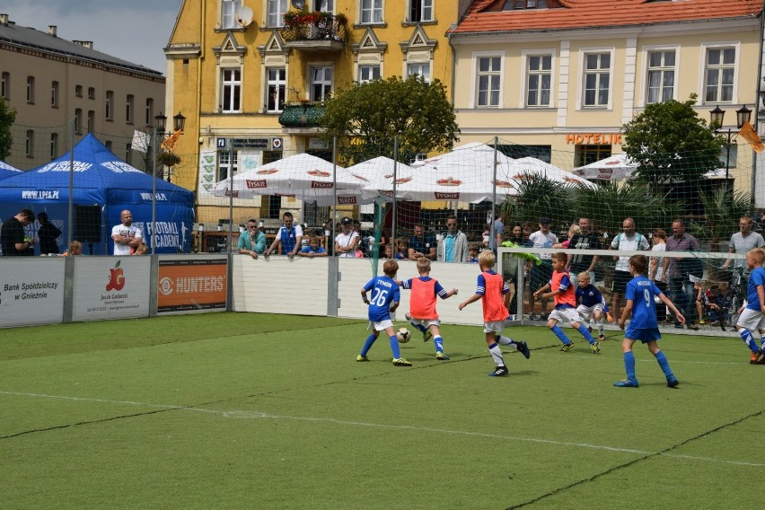 Lech Poznań Street Soccer w Gnieźnie - dwudniowy turniej zebrał tłumy kibiców na Rynek