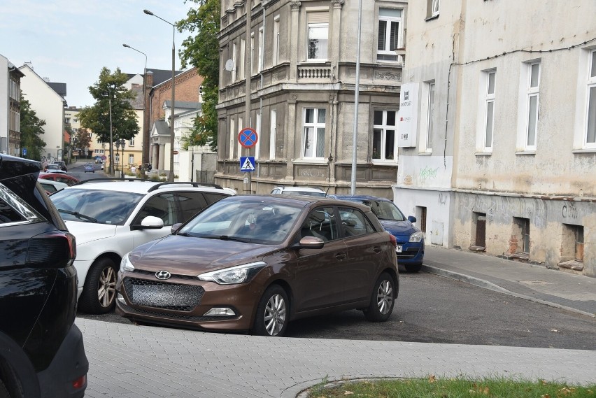 Od niedawna na placu dla samochodów u zbiegu Teatralnej i...