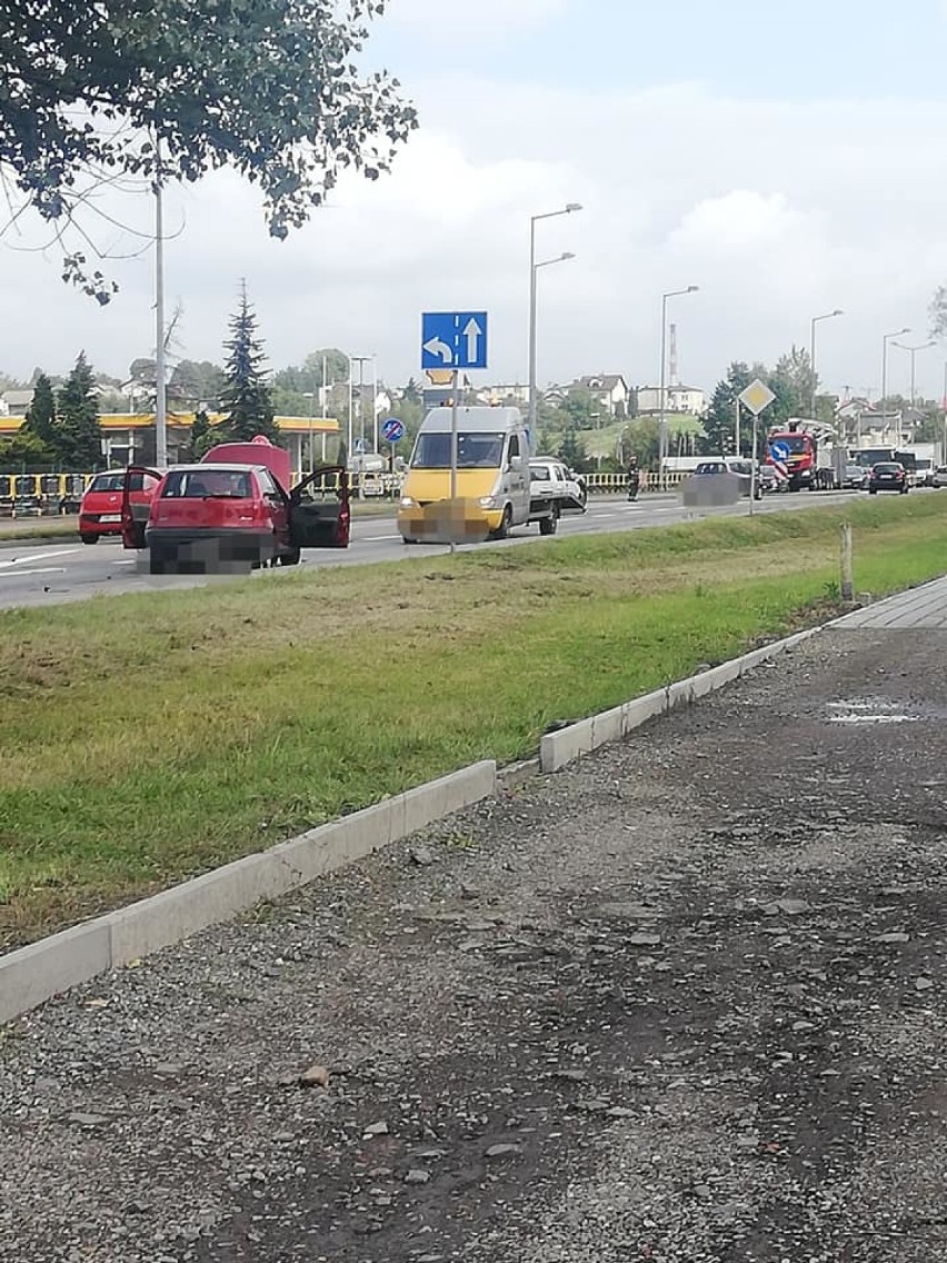Dwa samochody zderzyły się na ulicy Rybnickiej