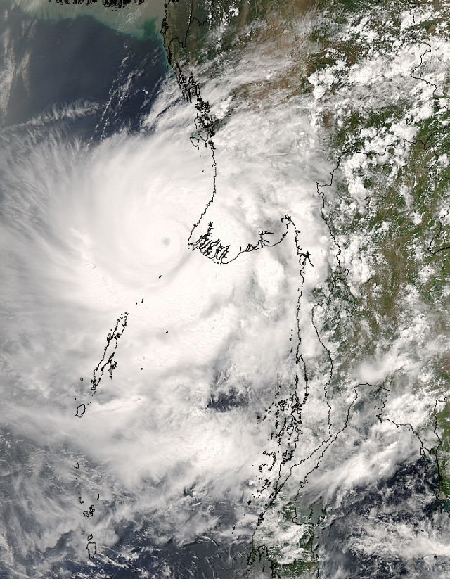 Cyklon Nargis uderzający w wybrzeża Birmy