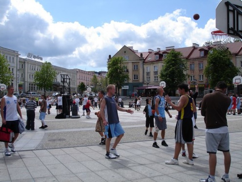 Rozgrywki konkursowe koszykówki w turnieju Ratusz Basket...