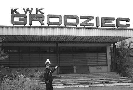 Bolesława Ciepielę, jak wszystkich byłych górników, najbardziej boli postępująca ruina budynków dawnej kopalni.