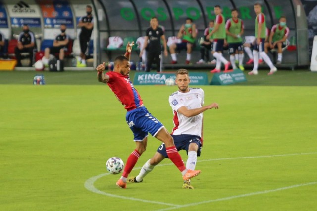 Klub: sc Heerenveen
Pozycja: Środkowy obrońca
Wiek: 24
Wartość rynkowa: 750 tys. euro
Występów w tym sezonie: 12
Gole/asysty: 3 gole

Bochniewicz szlifował swoje umiejętności głównie we Włoszech. Do młodzieżowych grup Regginy trafił w 2012 roku ze Stali Mielec. Grywał w juniorskich drużynach Udinese Calcio, aż w końcu w 2018 roku przeszedł do Górnika Zabrze. We wrześniu został sprzedany do holenderskiego Heerenveen, gdzie od razu wskoczył do pierwszego składu.