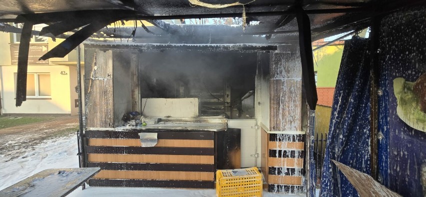 Pożar budki z jedzeniem w Szamotułach. Mieszkańcy twierdzą, że można tam było kupić najlepszego kurczaka