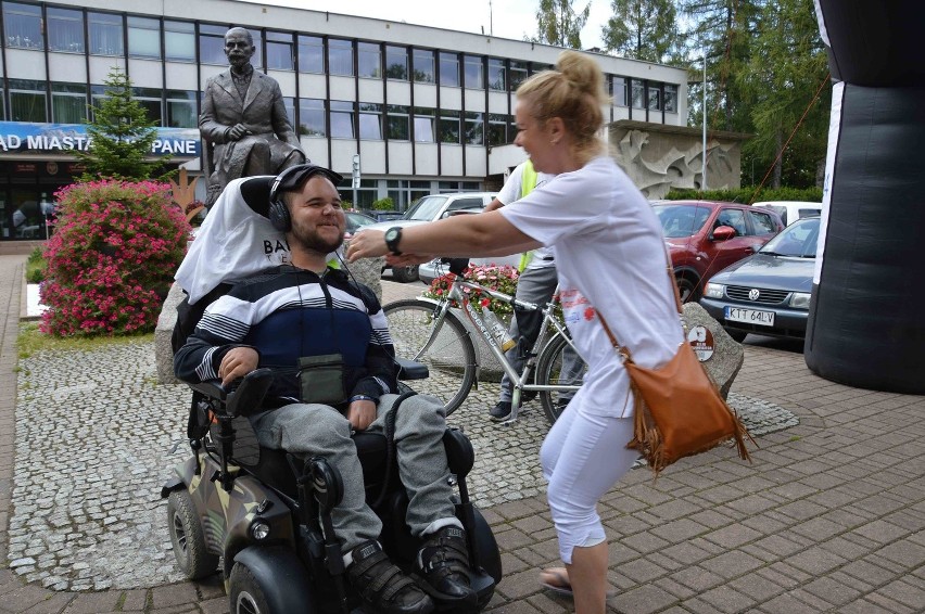 Przemierzył całą Polskę na wózku inwalidzkim [FOTO]