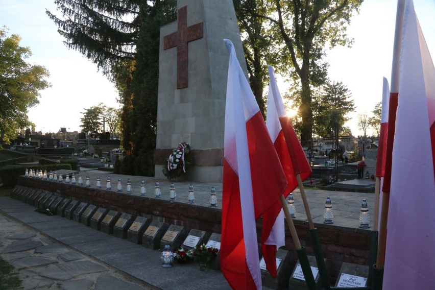 Ostrowiec pamięta. Uroczystości w hołdzie mieszkańcom miasta, zamordowanym przez hitlerowców [ZDJĘCIA]