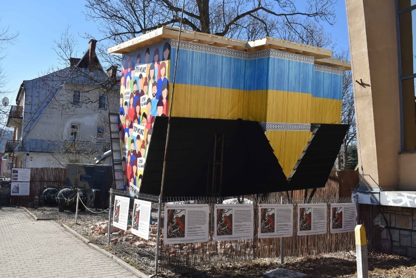 Zakopane. Dom do góry nogami zmienił się w wystawę o wojnie na Ukrainie