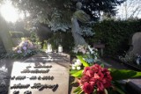 Uroczyste złożenie kwiatów na grobie primadonny z Poznania. Setna rocznica urodzin Antoniny Kaweckiej [ZDJĘCIA]
