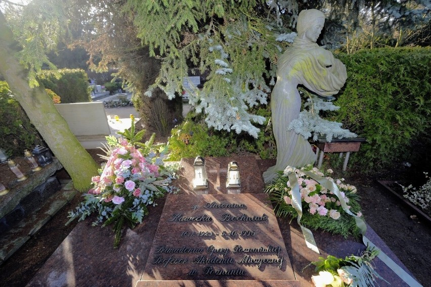 Kwiaty złożono w rocznicę 100 urodzin Antoniny Kaweckiej.