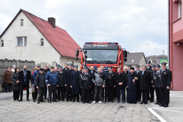 Od 15 marca roku druhowie Ochotniczej Straży Pożarnej w Przemkowie przejęli oficjalnie samochód ratowniczo-gaśniczy 4x4 MAN TGM  13.290.Dokumenty i kluczyki przekazał im burmistrz Przemkowa Jerzy Szczupak.